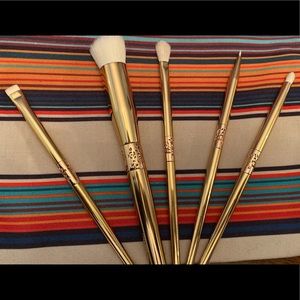 DO NOT BUY!! ISO Amor Eterno Brushes 911!!